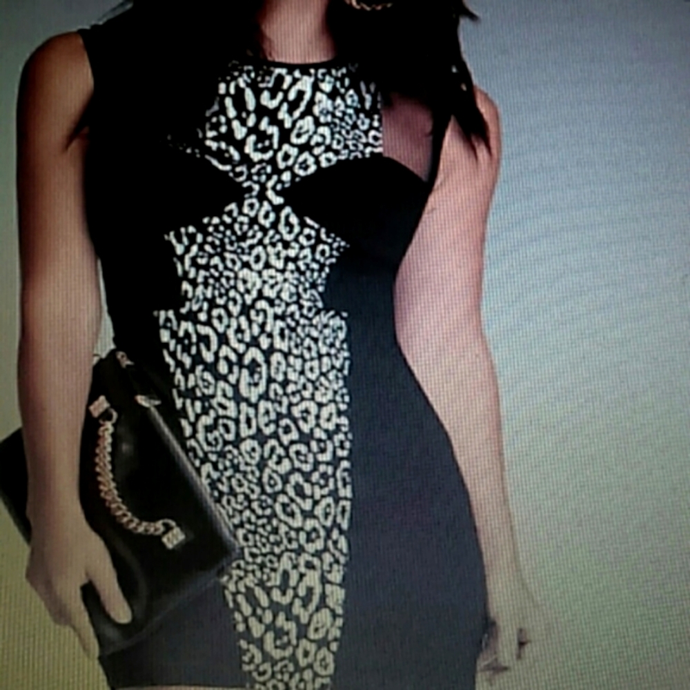 Bebe 🔥🔥🔥 Mesh shoulder inset dress